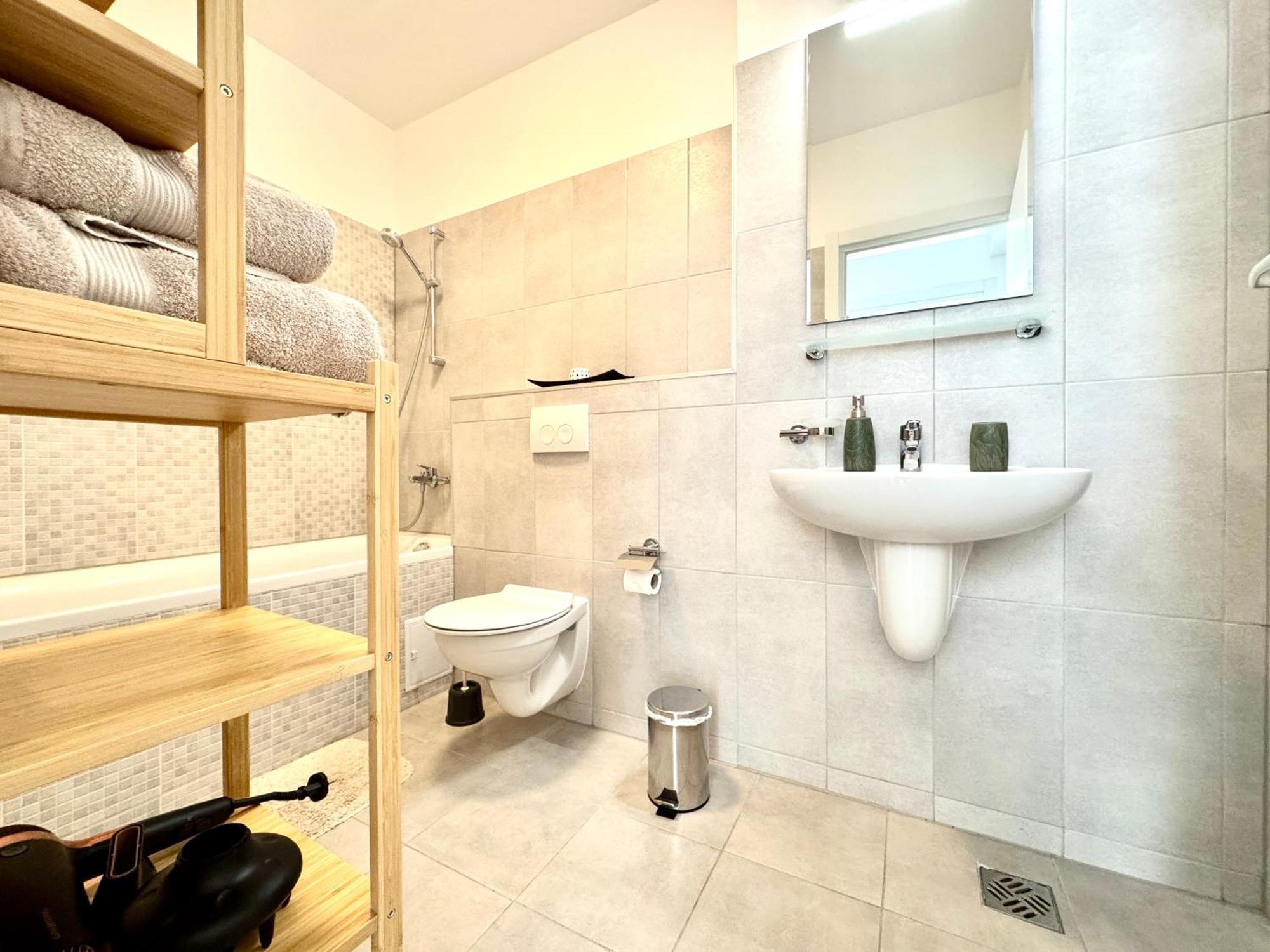 Luca'S Forest Apartment Тімішоара Екстер'єр фото